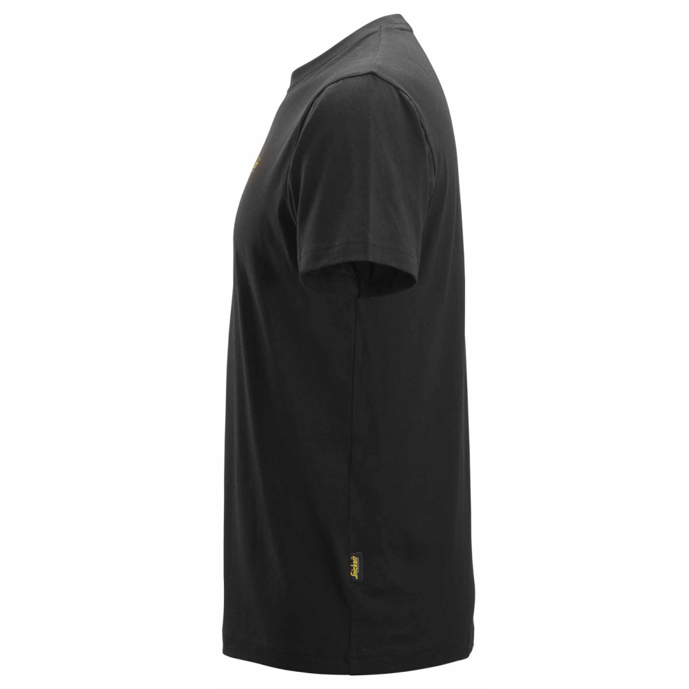 szczegóły SNICKERS Classic logo czarna męska koszulka 100% bawełna wygodna i przewiewna