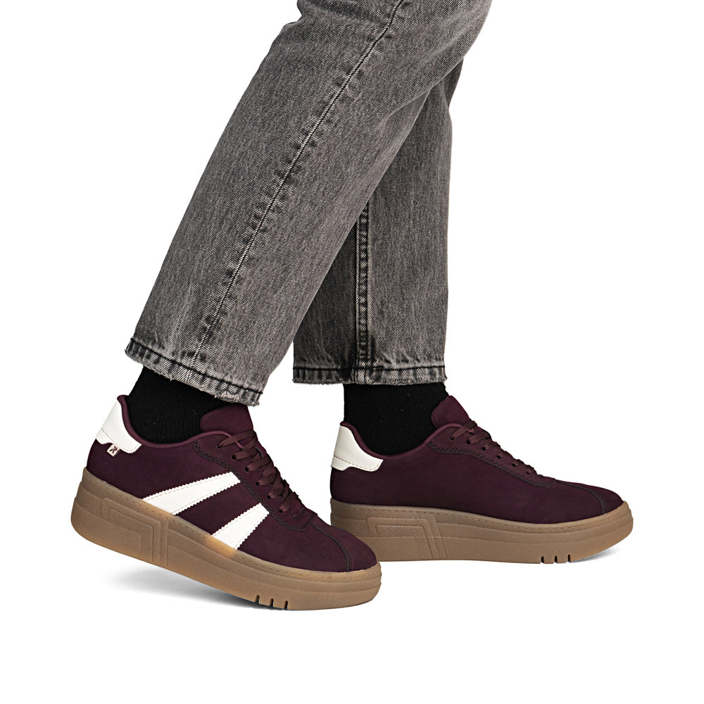 szczegóły RIEKER M7601-30 bordowe damskie sneakersy na platformie 3 cm, nowoczesne i wygod