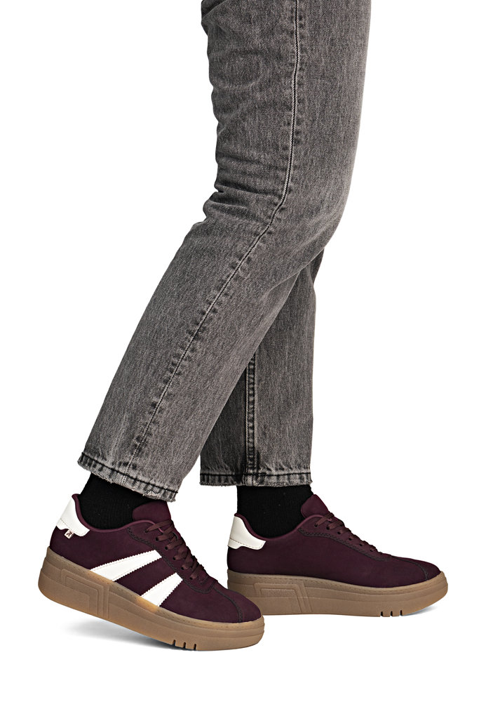 szczegóły RIEKER M7601-30 bordowe damskie sneakersy na platformie 3 cm, nowoczesne i wygod