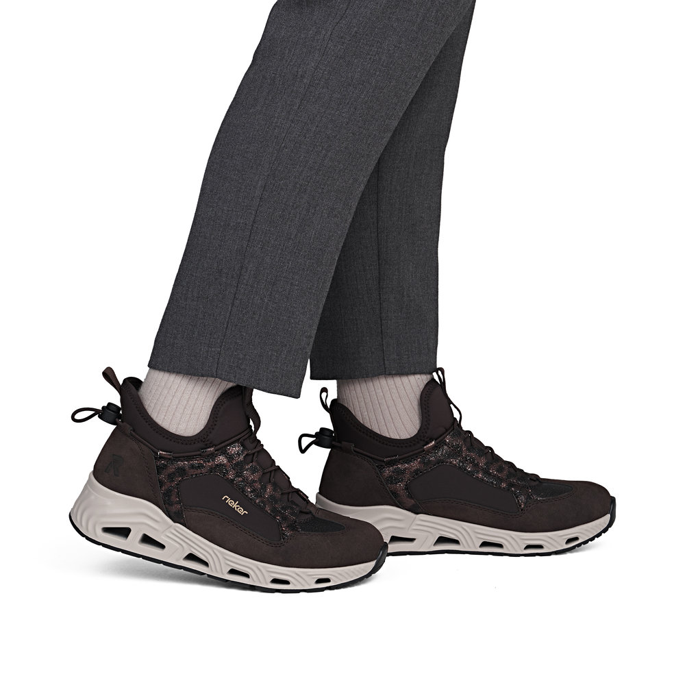 szczegóły RIEKER N5254-25 brązowe damskie sneakersy, wygodne i nowoczesne
